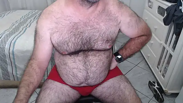 Snapshot of MysterBearMG chatting on April 2026 10:32:02 PM MysterBearMG online show from April 2026 10:32:02 PM