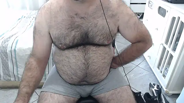 Snapshot of MysterBearMG chatting on April 2026 06:54:02 PM MysterBearMG online show from April 2026 06:54:02 PM