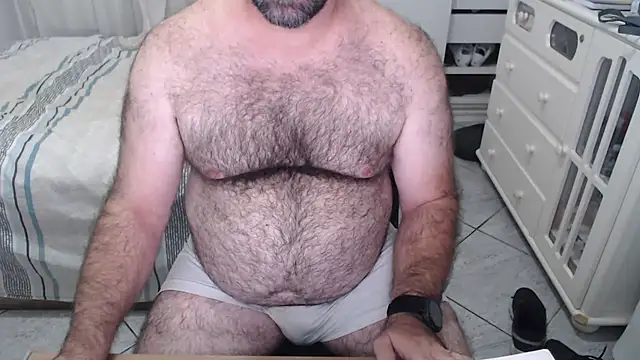 Snapshot of MysterBearMG chatting on April 2026 12:09:02 AM MysterBearMG online show from April 2026 12:09:02 AM