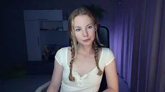 Cuddle Cat online show from October 2025 01:59:02 PM