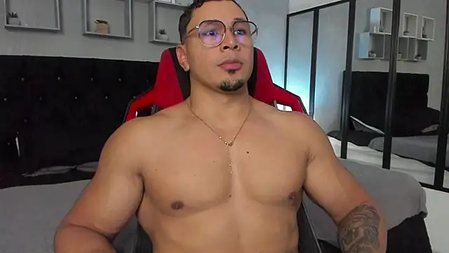 Snapshot of tyler_hank01 chatting on October 2025 06:54:02 PM tyler hank01 online show from October 2025 06:54:02 PM