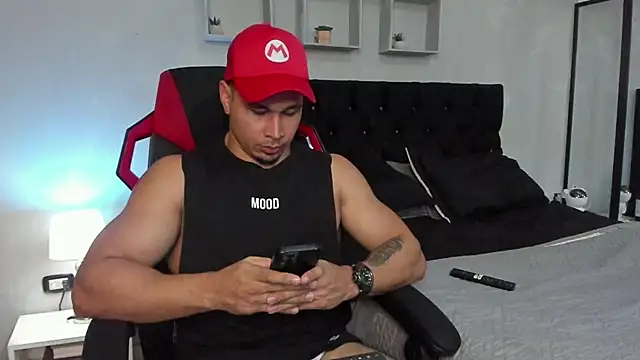 Snapshot of tyler_hank01 chatting on November 2025 10:45:02 PM tyler hank01 online show from November 2025 10:45:02 PM