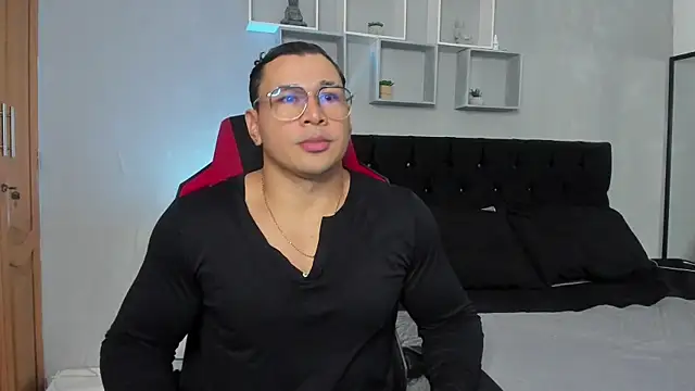 Snapshot of tyler_hank01 chatting on December 2025 02:28:01 AM tyler hank01 online show from December 2025 02:28:01 AM