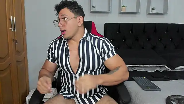 Snapshot of tyler_hank01 chatting on December 2025 11:19:01 AM tyler hank01 online show from December 2025 11:19:01 AM