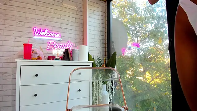 Britney Charm  online show from October 2025 06:14:02 AM