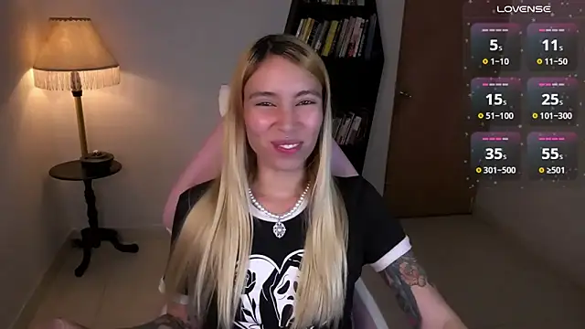 Snapshot of Saucy_Jenn chatting on November 2025 02:25:01 AM Saucy Jenn online show from November 2025 02:25:01 AM