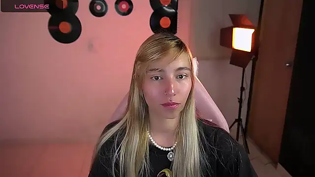 Snapshot of Saucy_Jenn chatting on March 2026 10:24:01 PM Saucy Jenn online show from March 2026 10:24:01 PM