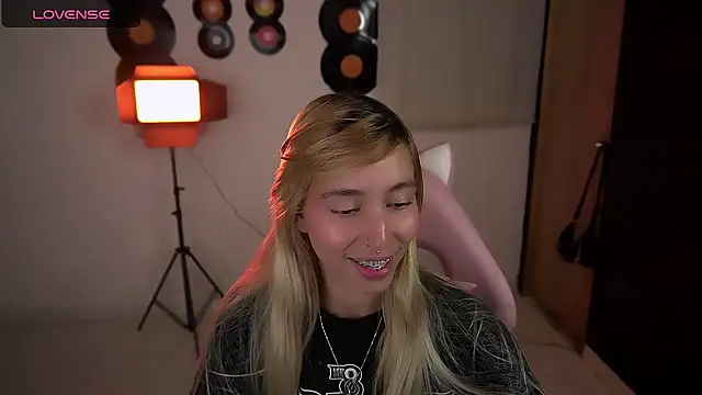 Snapshot of Saucy_Jenn chatting on April 2026 04:28:02 AM Saucy Jenn online show from April 2026 04:28:02 AM