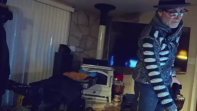 MoonDancer online show from December 2025 01:00:01 AM