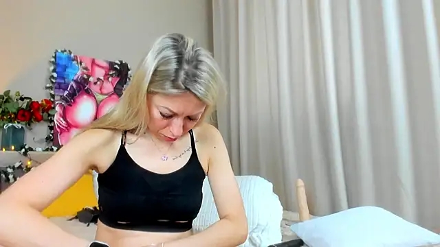 SweetLady697 online show from June 2026 05:25:01 AM
