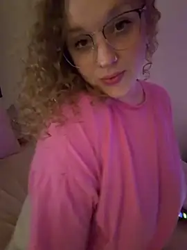 Snapshot of EmmieRae chatting on February 2026 02:01:02 AM EmmieRae online show from February 2026 02:01:02 AM