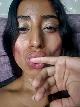 Snapshot of Valentinne_z chatting on January 2025 08:52:01 AM Valentinne z online show from January 2025 08:52:01 AM