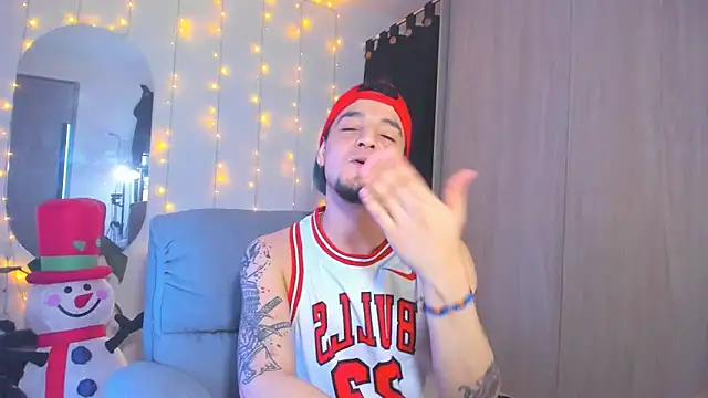 Snapshot of alejandro_calderon1 chatting on December 2024 06:13:02 AM alejandro calderon1 online show from December 2024 06:13:02 AM