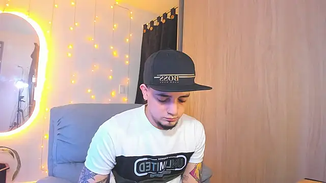 Snapshot of alejandro_calderon1 chatting on December 2024 07:12:01 AM alejandro calderon1 online show from December 2024 07:12:01 AM