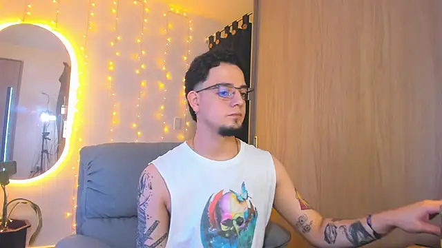 Snapshot of alejandro_calderon1 chatting on December 2024 07:06:02 AM alejandro calderon1 online show from December 2024 07:06:02 AM