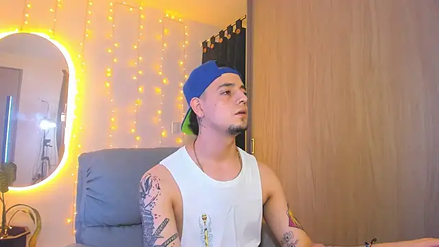 Snapshot of alejandro_calderon1 chatting on December 2024 04:49:02 AM alejandro calderon1 online show from December 2024 04:49:02 AM