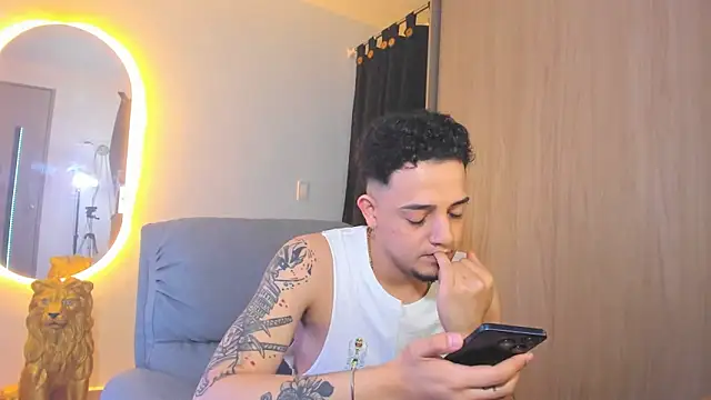 Snapshot of alejandro_calderon1 chatting on January 2025 07:03:01 AM alejandro calderon1 online show from January 2025 07:03:01 AM