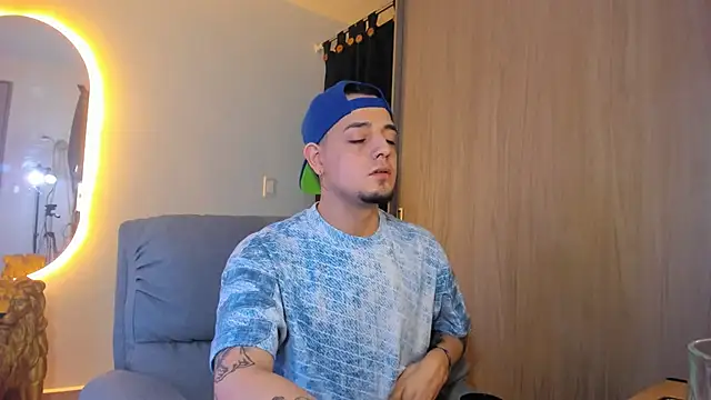 Snapshot of alejandro_calderon1 chatting on February 2025 04:57:01 AM alejandro calderon1 online show from February 2025 04:57:01 AM