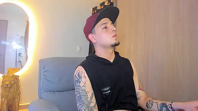 Snapshot of alejandro_calderon1 chatting on February 2025 07:48:01 AM alejandro calderon1 online show from February 2025 07:48:01 AM