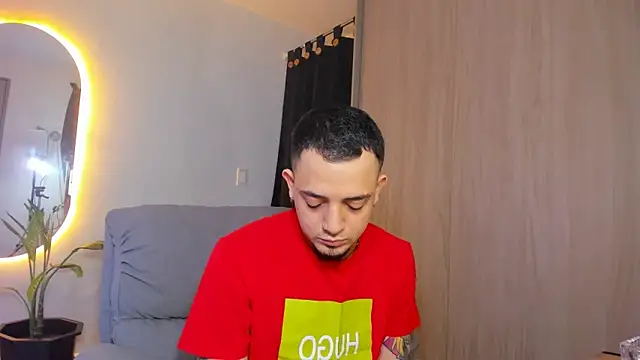 Snapshot of alejandro_calderon1 chatting on February 2025 05:01:01 AM alejandro calderon1 online show from February 2025 05:01:01 AM