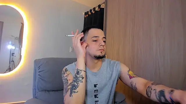 Snapshot of alejandro_calderon1 chatting on February 2025 05:00:01 AM alejandro calderon1 online show from February 2025 05:00:01 AM