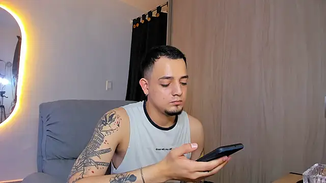 Snapshot of alejandro_calderon1 chatting on February 2025 04:46:02 AM alejandro calderon1 online show from February 2025 04:46:02 AM