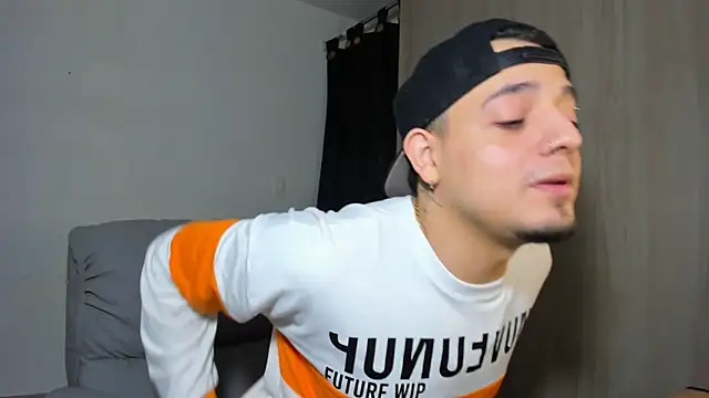 Snapshot of alejandro_calderon1 chatting on March 2025 05:38:02 AM alejandro calderon1 online show from March 2025 05:38:02 AM