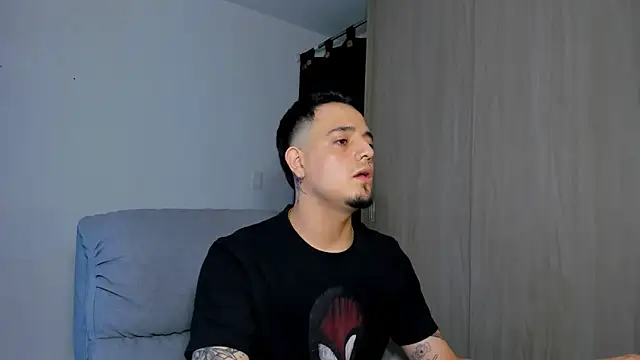 Snapshot of alejandro_calderon1 chatting on March 2025 11:23:01 PM alejandro calderon1 online show from March 2025 11:23:01 PM