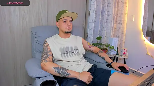 Snapshot of alejandro_calderon1 chatting on September 2025 03:43:01 AM alejandro calderon1 online show from September 2025 03:43:01 AM