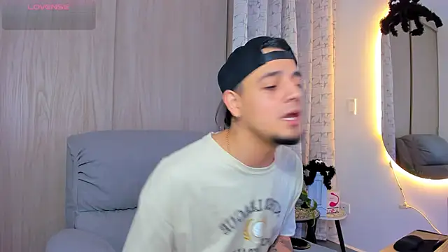 Snapshot of alejandro_calderon1 chatting on October 2025 11:05:02 PM alejandro calderon1 online show from October 2025 11:05:02 PM