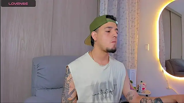 alejandro calderon1 online show from November 2025 10:08:02 PM