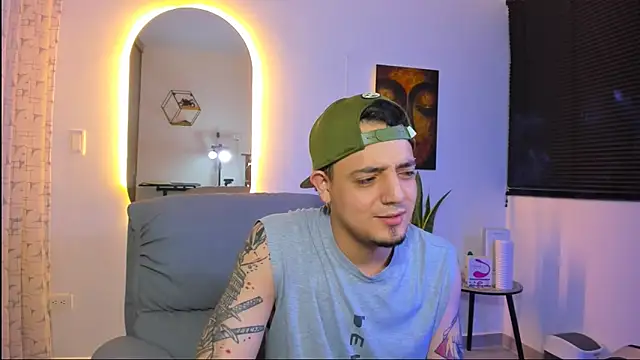 Snapshot of alejandro_calderon1 chatting on February 2026 06:01:02 AM alejandro calderon1 online show from February 2026 06:01:02 AM