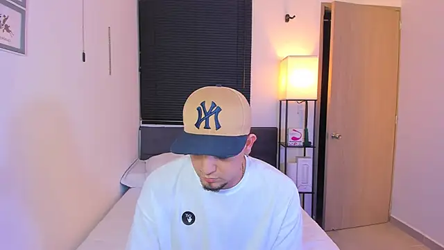 Snapshot of alejandro_calderon1 chatting on March 2026 09:21:02 AM alejandro calderon1 online show from March 2026 09:21:02 AM