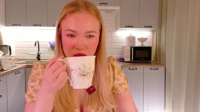 Veronika Mitchel online show from April 2026 04:18:01 PM