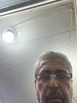 semir4282 online show from December 2025 04:45:02 PM