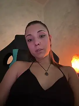 Snapshot of KarlaLuar_ chatting on October 2025 05:57:02 PM KarlaLuar online show from October 2025 05:57:02 PM