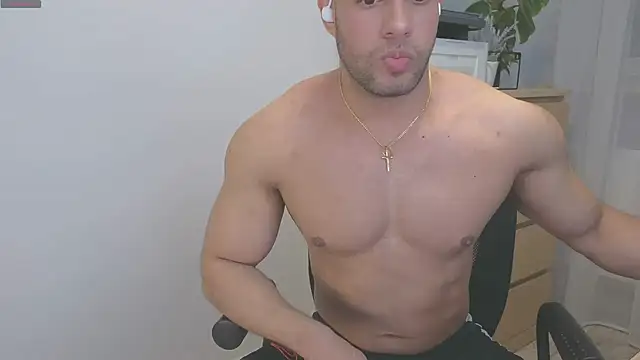 Snapshot of izaak_lover chatting on February 2025 06:05:01 PM izaak lover online show from February 2025 06:05:01 PM