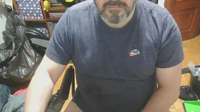 Snapshot of mikeyhotbear chatting on December 2024 05:42:01 PM mikeyhotbear online show from December 2024 05:42:01 PM