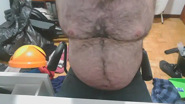 Snapshot of mikeyhotbear chatting on December 2024 05:00:01 PM mikeyhotbear online show from December 2024 05:00:01 PM