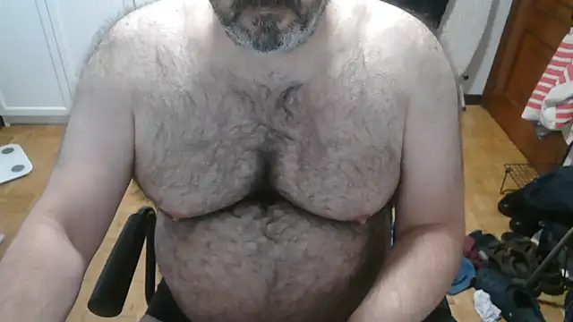 Snapshot of mikeyhotbear chatting on June 2026 05:10:01 AM mikeyhotbear online show from June 2026 05:10:01 AM