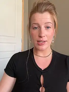 Snapshot of FoxyFrenchy chatting on September 2025 03:06:01 PM FoxyFrenchy online show from September 2025 03:06:01 PM