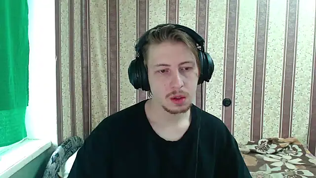 Snapshot of darienlarge chatting on October 2025 09:21:01 AM darienlarge online show from October 2025 09:21:01 AM