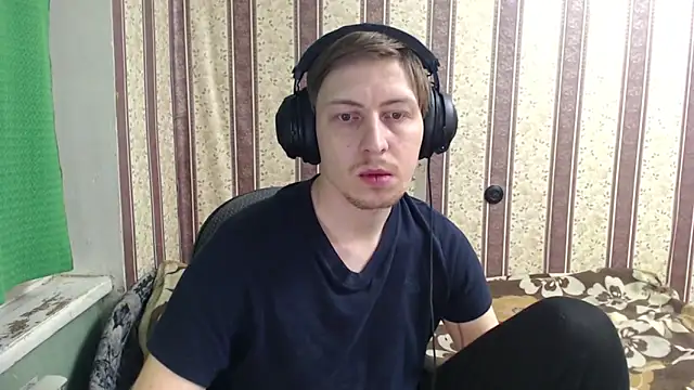 Snapshot of darienlarge chatting on November 2025 03:31:01 AM darienlarge online show from November 2025 03:31:01 AM