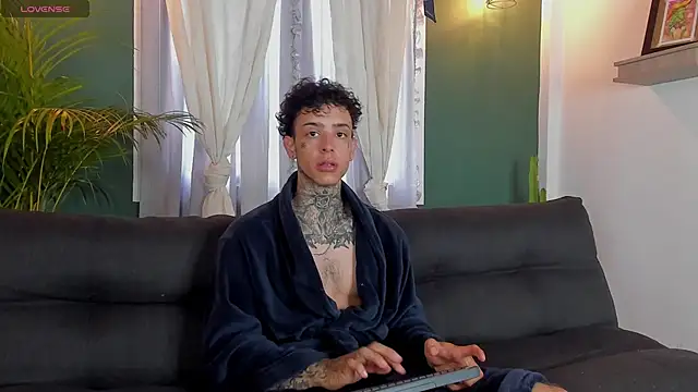 Snapshot of Aron_ford chatting on November 2025 12:27:02 PM Aron ford online show from November 2025 12:27:02 PM