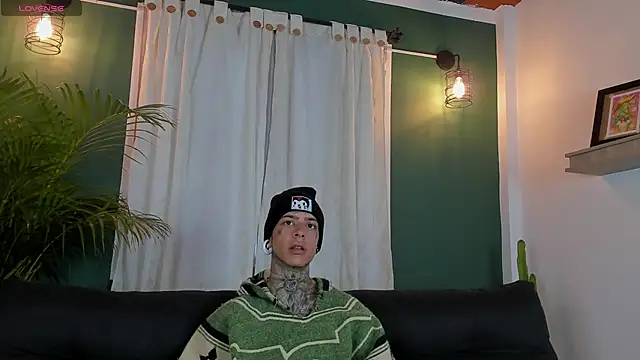 Snapshot of Aron_ford chatting on November 2025 12:26:01 PM Aron ford online show from November 2025 12:26:01 PM