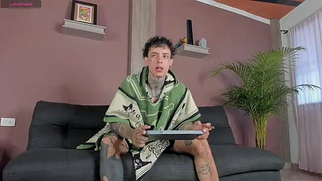 Snapshot of Aron_ford chatting on November 2025 12:48:02 PM Aron ford online show from November 2025 12:48:02 PM