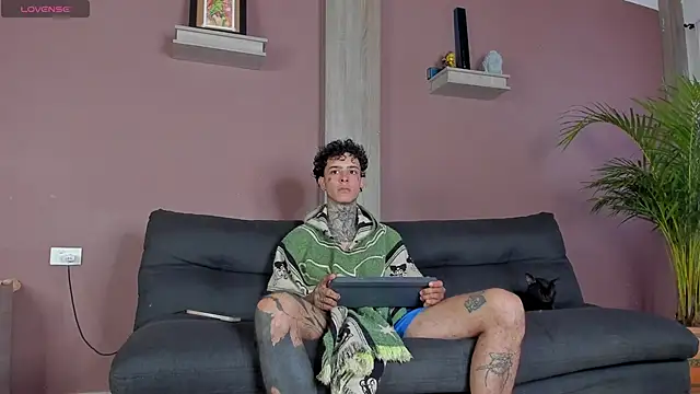 Snapshot of Aron_ford chatting on November 2025 05:13:02 PM Aron ford online show from November 2025 05:13:02 PM