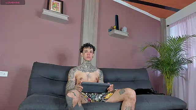 Snapshot of Aron_ford chatting on November 2025 03:25:02 PM Aron ford online show from November 2025 03:25:02 PM