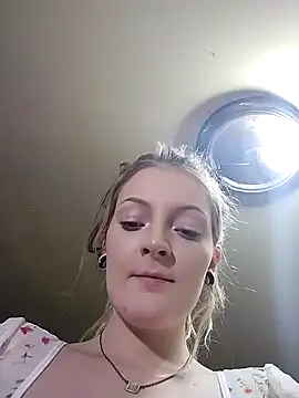 Snapshot of xomikaylaxo chatting on January 2025 03:32:02 AM xomikaylaxo online show from January 2025 03:32:02 AM