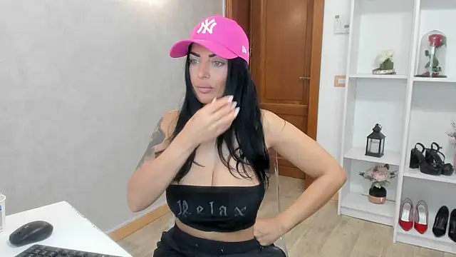 Snapshot of ElisaBaxter chatting on September 2025 05:46:01 AM ElisaBaxter online show from September 2025 05:46:01 AM